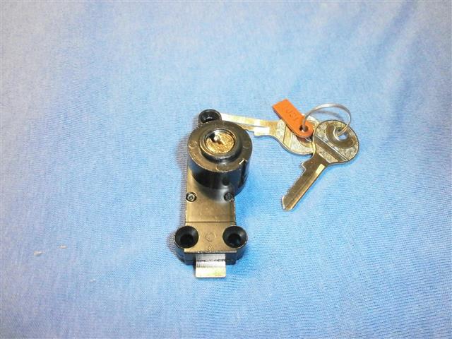 Tank R25/3 neu, mit Werkzeugkastendeckel und Schloß, mit Kniekissen links und rechts, 2x Tankembleme und Tankdeckel